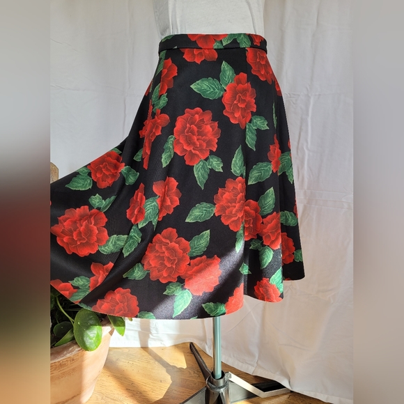 Forever 21 rose print circle skirt size M - Picture 2 of 7